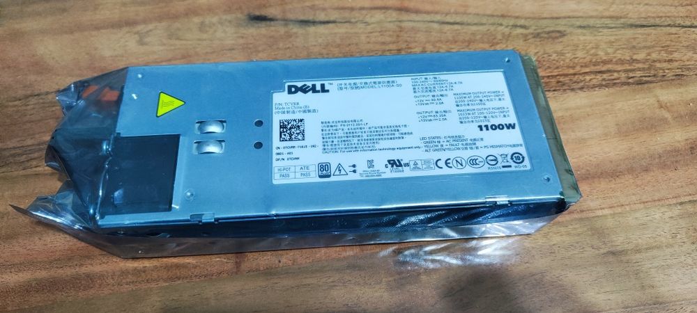 Продавам работещи сървърни захранвания Dell 1100W