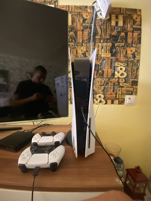 Продавам playstation 5 в много добро състояние