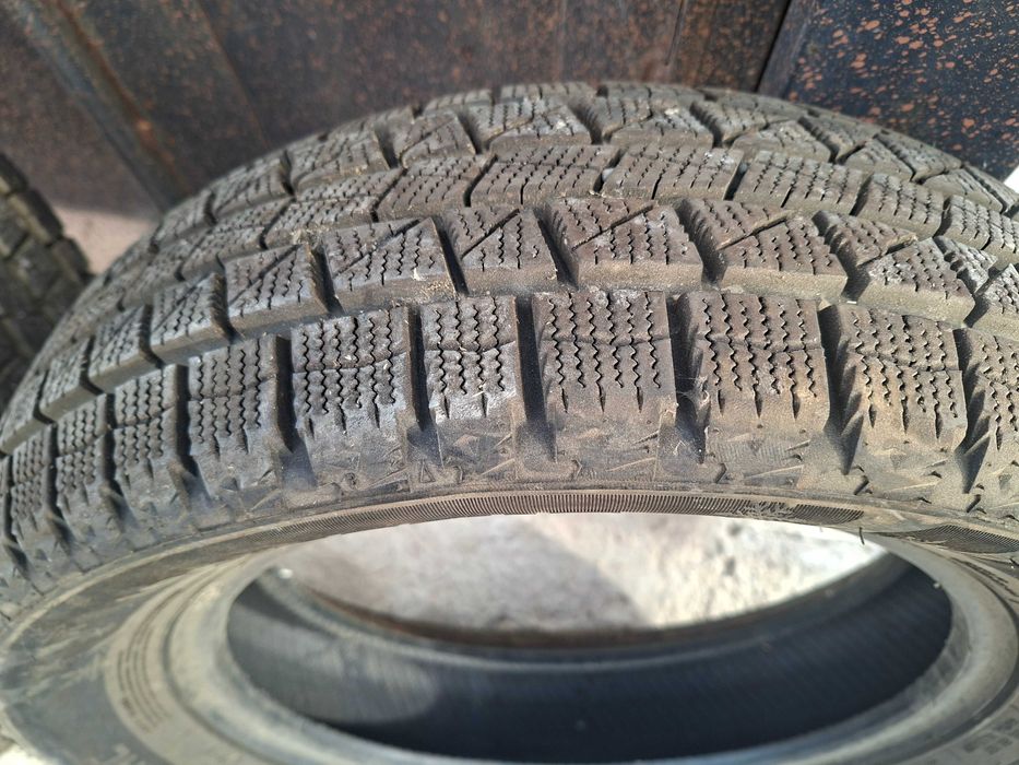 Шины зимние в комплект 185/60/15