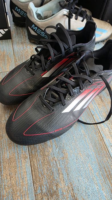 Vand ghete de fotbal F50 Pro purtate o  data. Stare 9.6/10