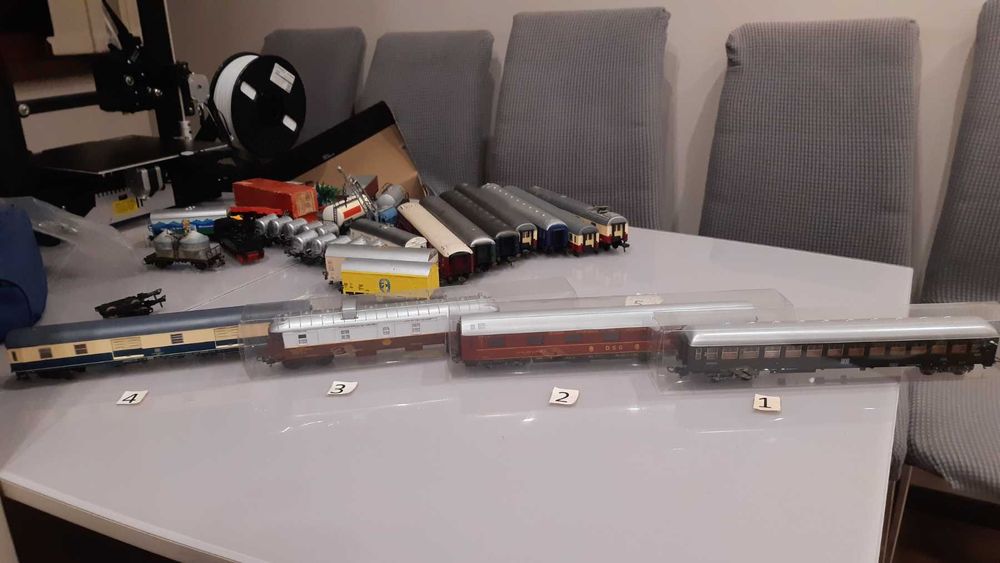 Товарни и пътнически вагони и локомотиви Piko, Fleischmann,Roco,  HO
