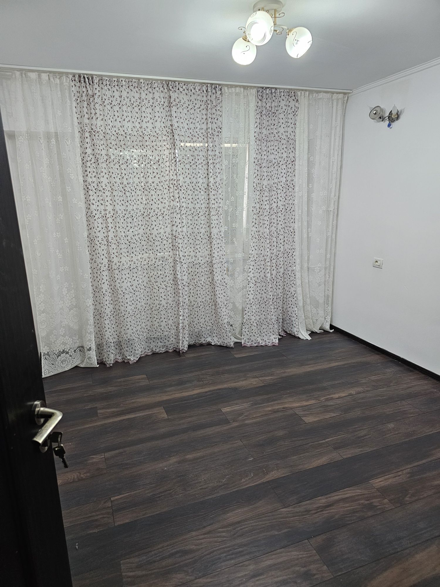 Apartament 3 camere,etaj2 pe strada 9 Mai,Trust pe platou!De vanzare ,