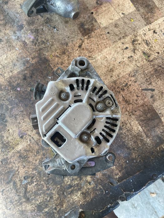 Алтернатор / Генератор за тойота ярис 1.0 2007г