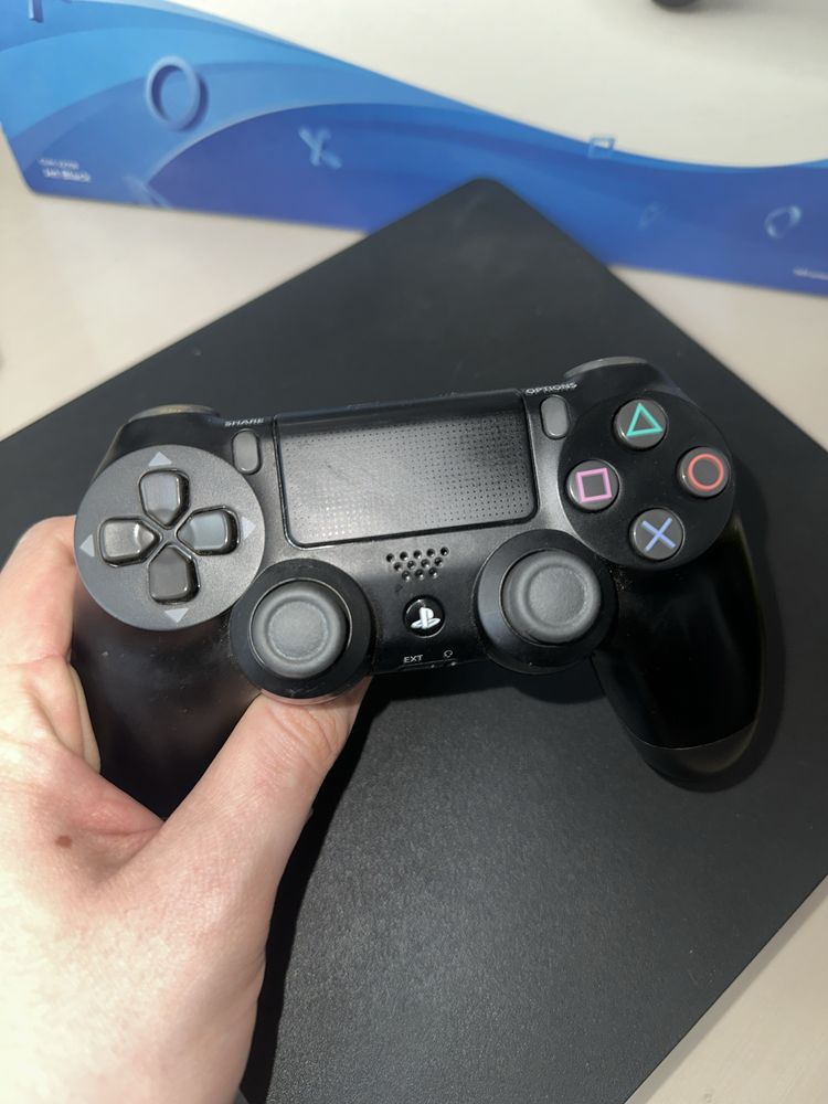 Отдаю дешево PlayStation 4 Slim Взломанную