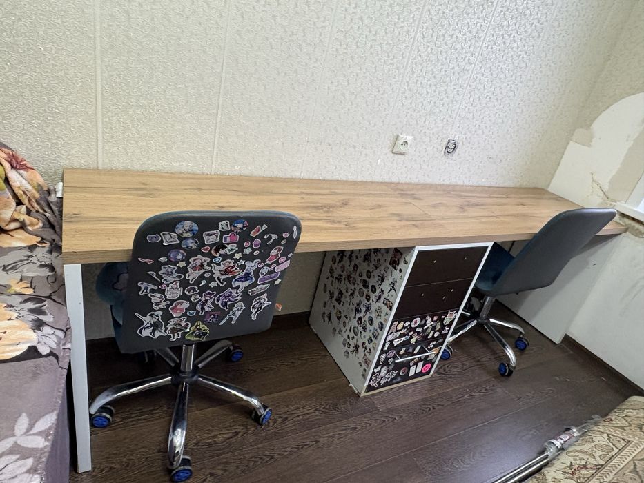 Письменный стол с тумбой