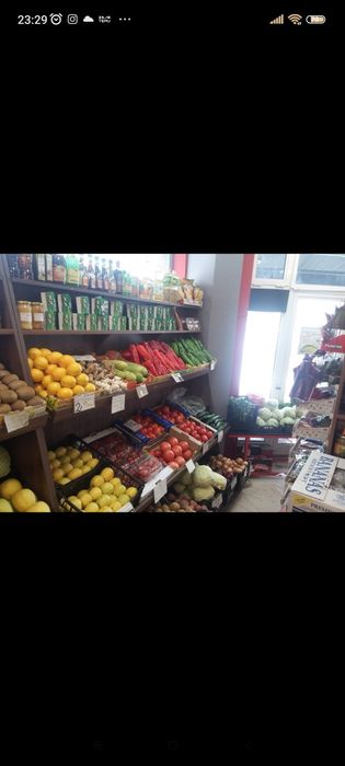 Продавам 2 бр.стелажи.