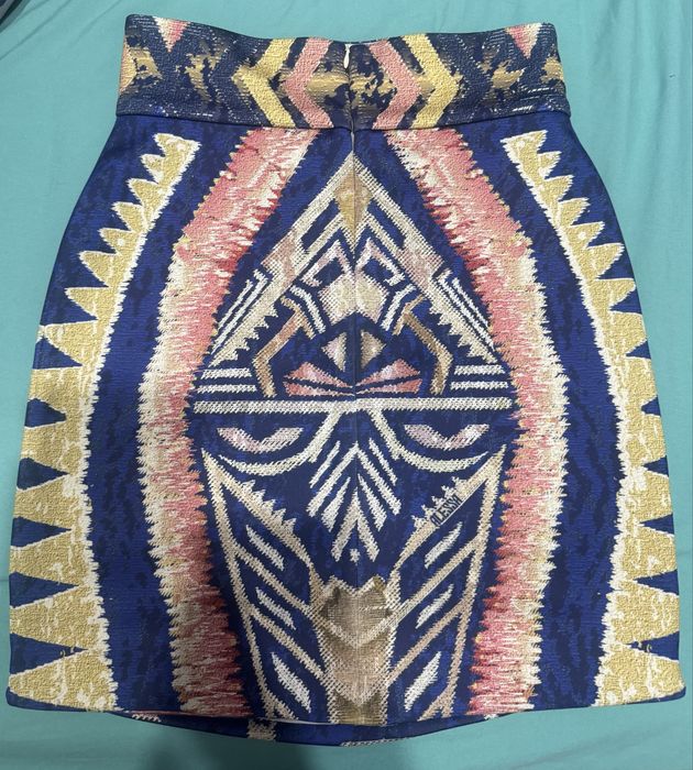 Красива дамска пола с цветен десен – отлично състояние