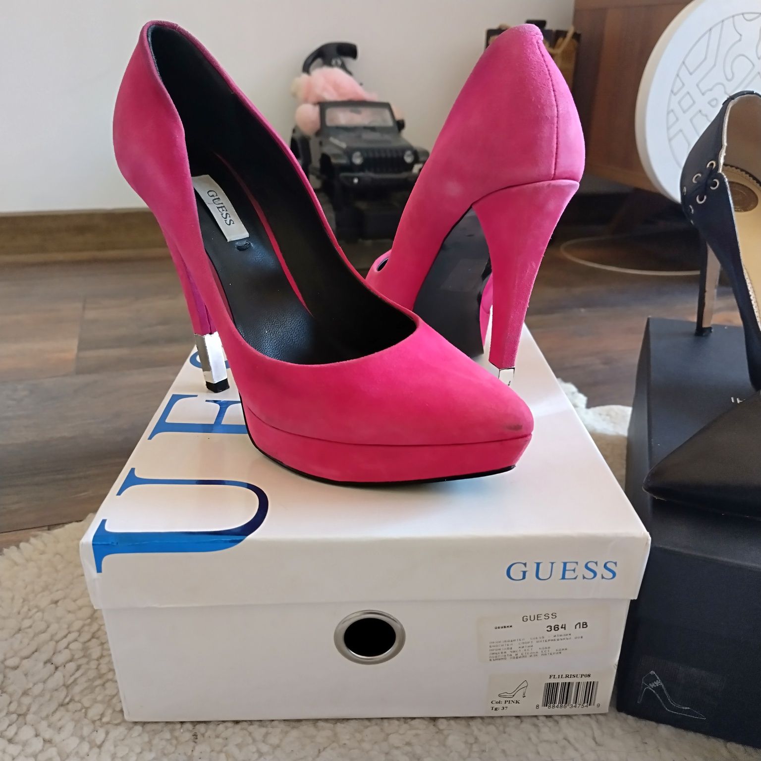 Токчета Guess 37