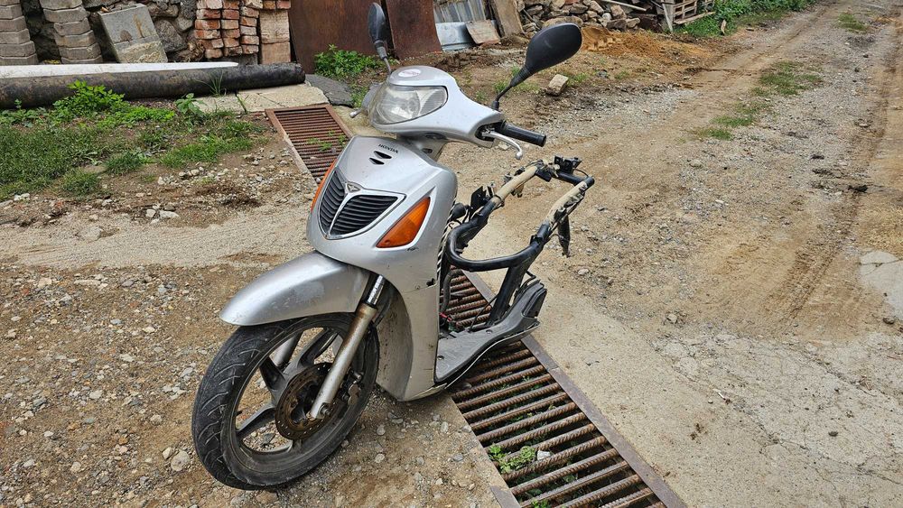 Honda SH 150 на части.