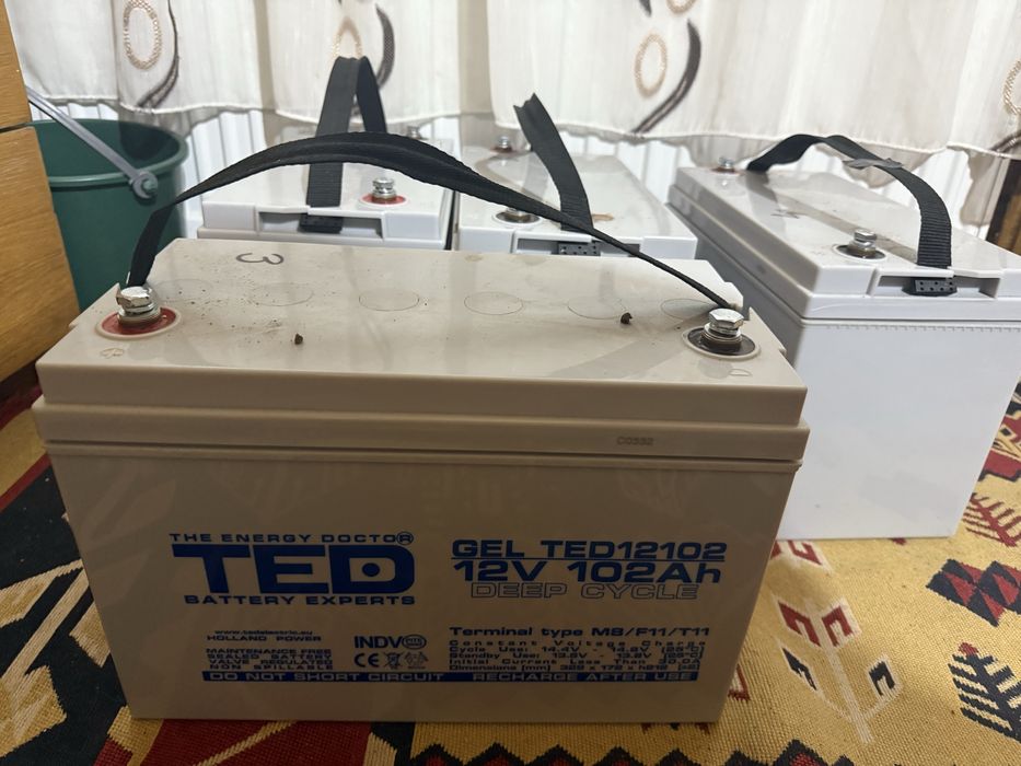 Kit panouri fotovoltaice + Invertor 5.5 KW + baterii