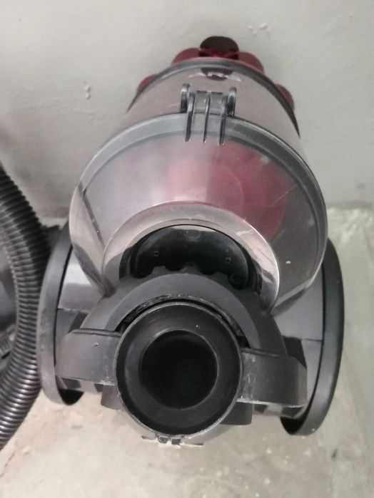 ОТДАМ ДАРОМ пылесос, ARG, мощный, РАБОТАЕТ СИЛЬНО. Дефект стыка, бу
