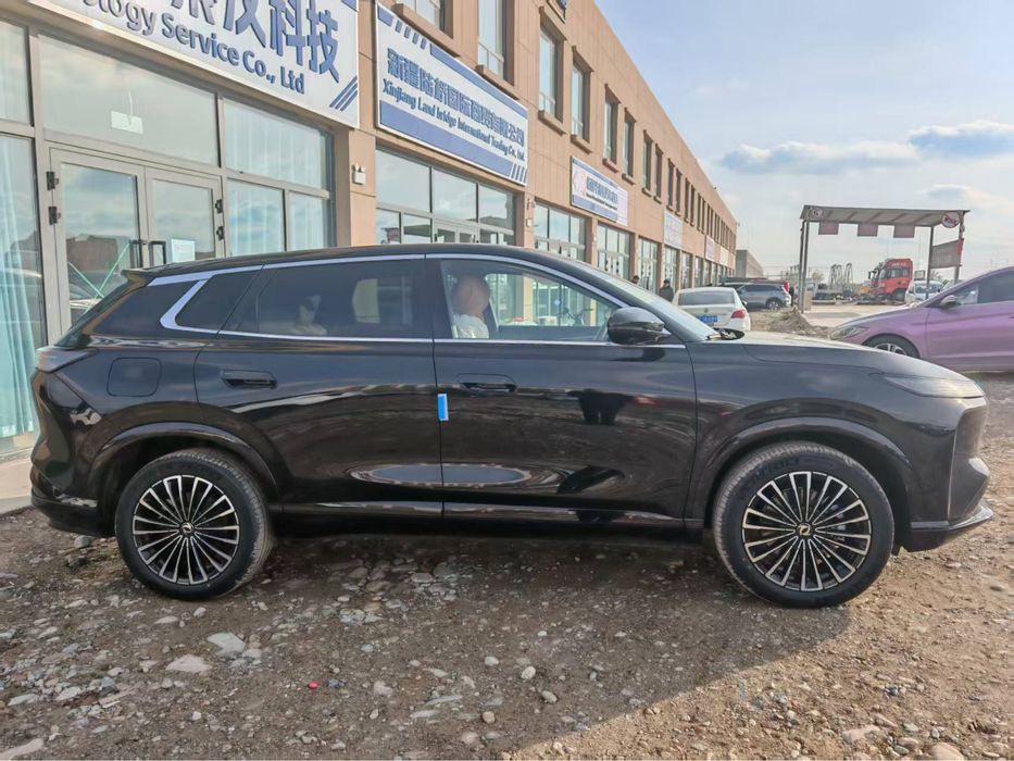 Dongfeng Aeolus L8 plug in hybrit