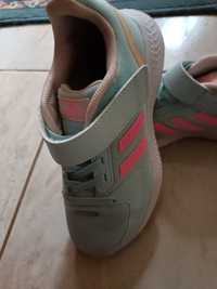 Adidasi  Adidas fete