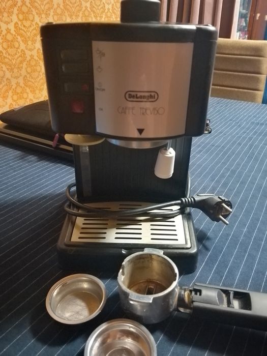 Кафе машина Espresso Delonghi