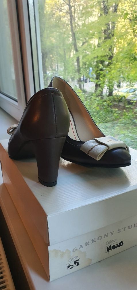 Pantofi de piele dama