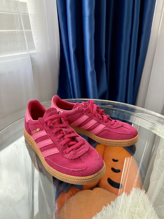 Adidas нови 33 номер