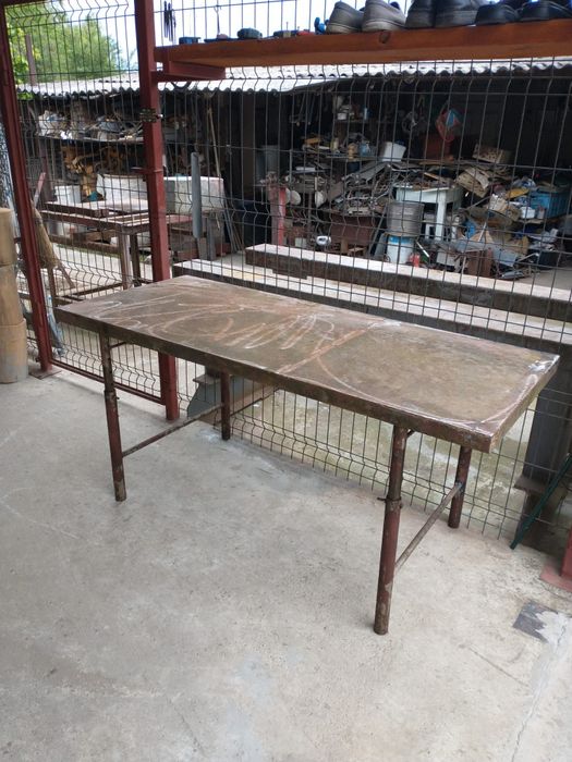 Masa metalica robusta