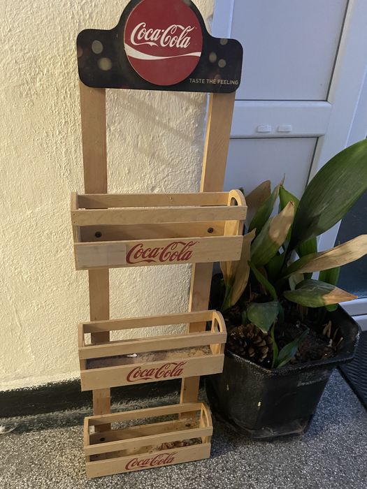 Стелаж на Coca-Cola за напитки