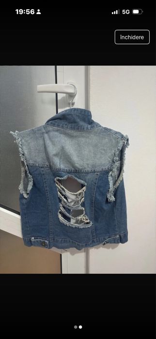 geaca de blugi rupta