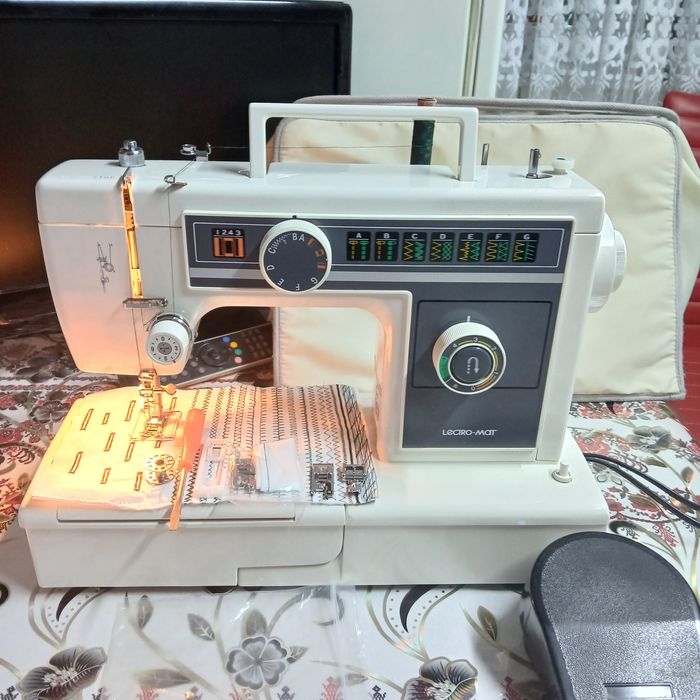 Masina de cusut LECTRO-MAT cu butoniera automata si multiple operatii