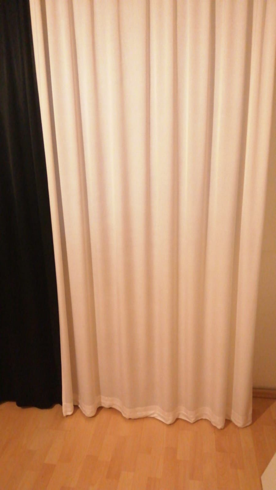 2 Perdele voal alb + 4 Draperii satin alb si negru - stare excelenta!