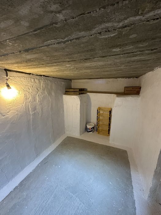 Teren cu casuta, foisor si livada in Valea Calugareasca