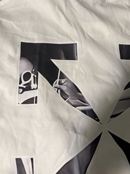 Tricou off white arrows