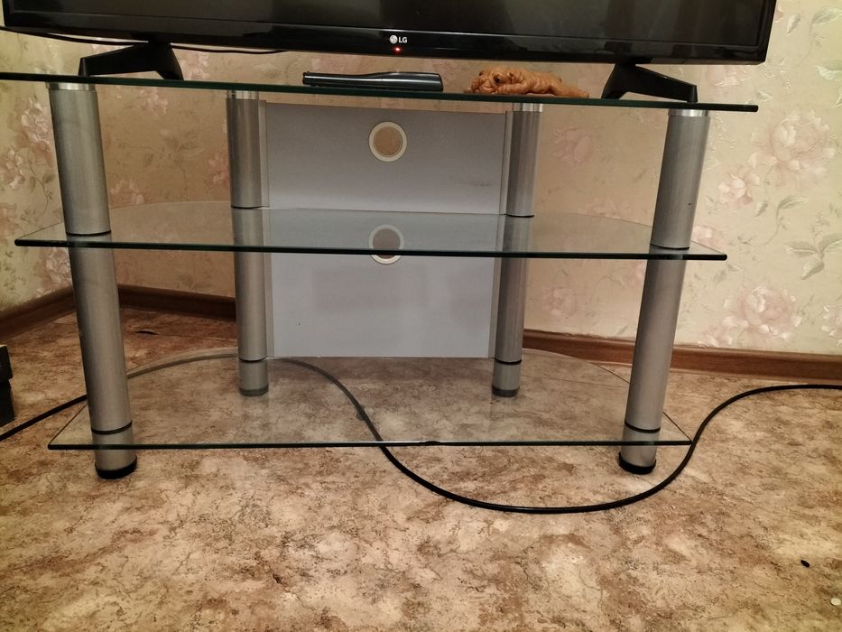 Столик стеклянный под телевизор