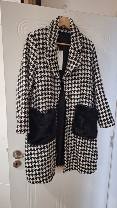 Палто с пухкави джобове