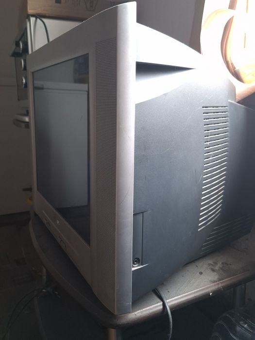 Телевизов PHILIPS +приставка Отау тв