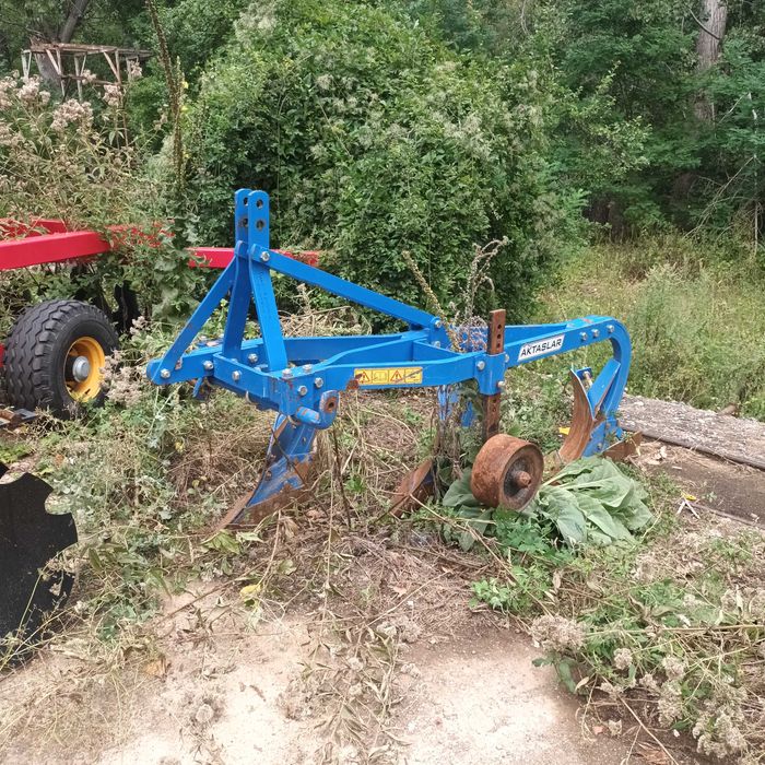 Разпродажба на плугове, брани, тракторно ремарке.