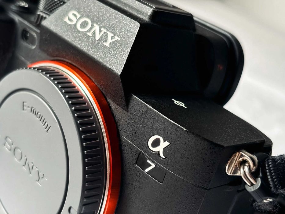 Sony A7 IV 33 мегапикселей, полный кадр 10-Bit 4:2:2