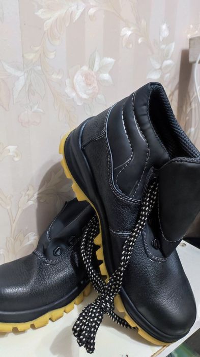 Ботинки 43 размер.