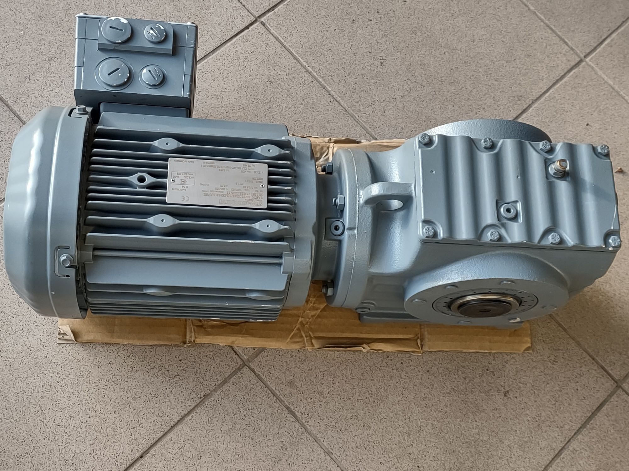 Motor cu reductor 3 kw