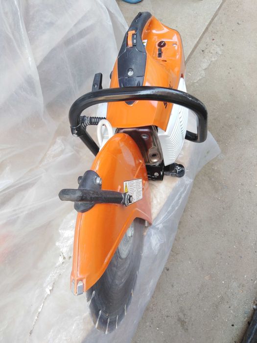 Машина за рязане на асвалт