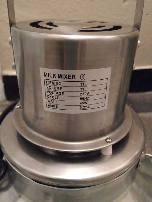 Млекобиячка 11 литра с горен мотор