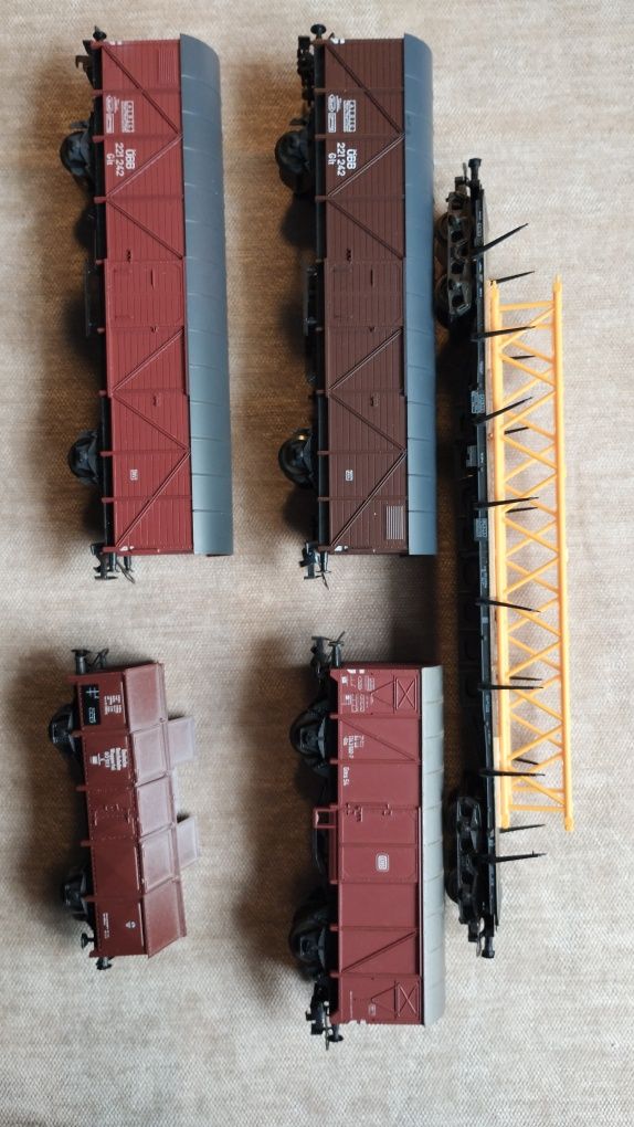 Vând lot cinci vagoane de marfă scara 1/87