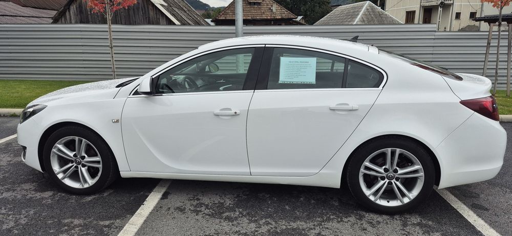 Vând Opel Insignia