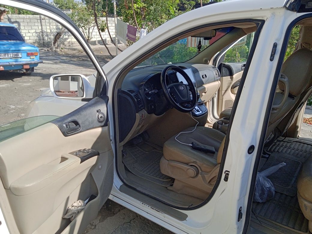 KIA Carnival 2007   sotiladi.
