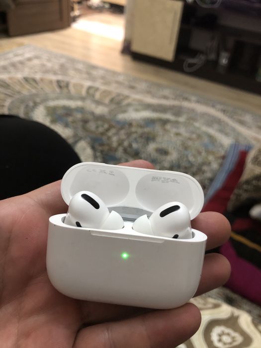 Срочно продам наушник айр подс оригинал деньги нужны только на уатсап