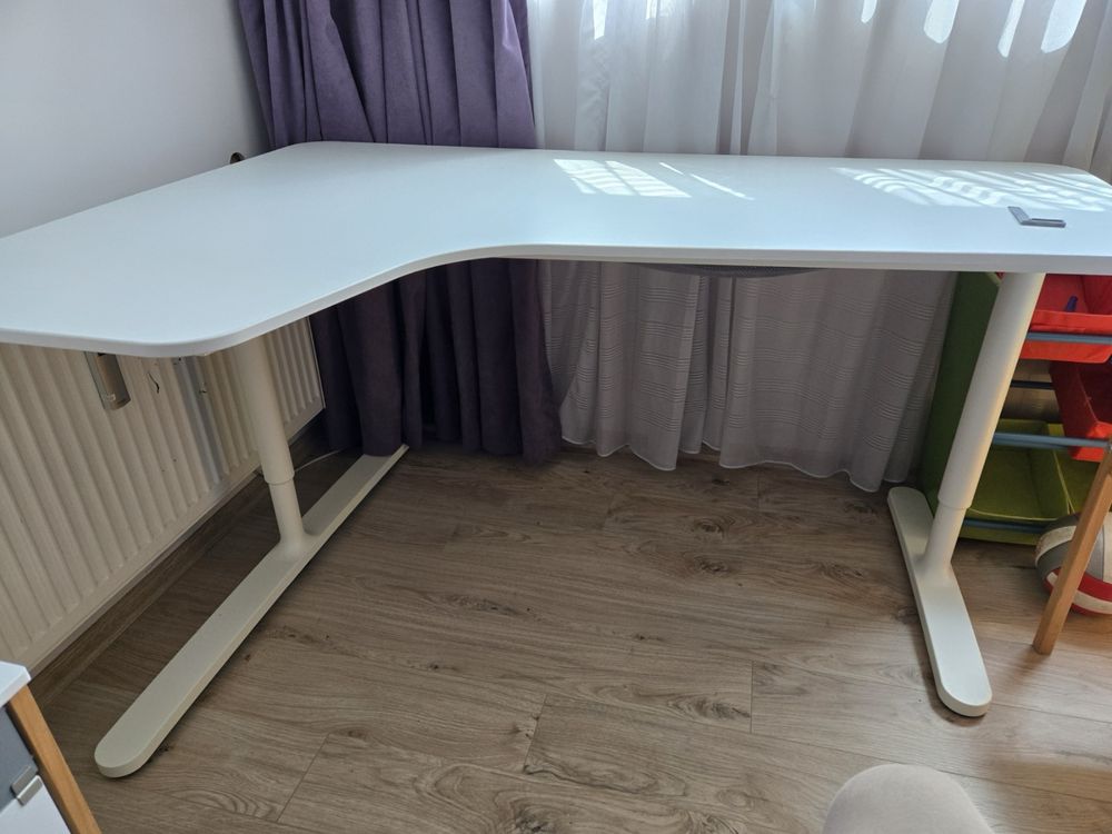 Бюро Bekant Ikea