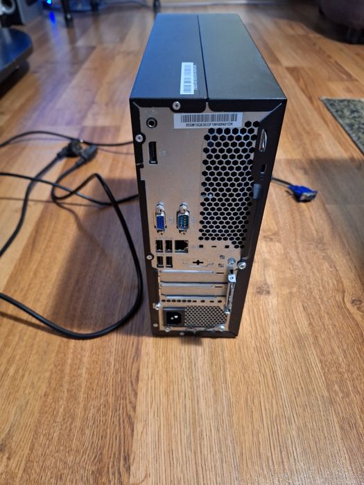 Настолен компютър Леново слим ThinkCentre неразличим от нов