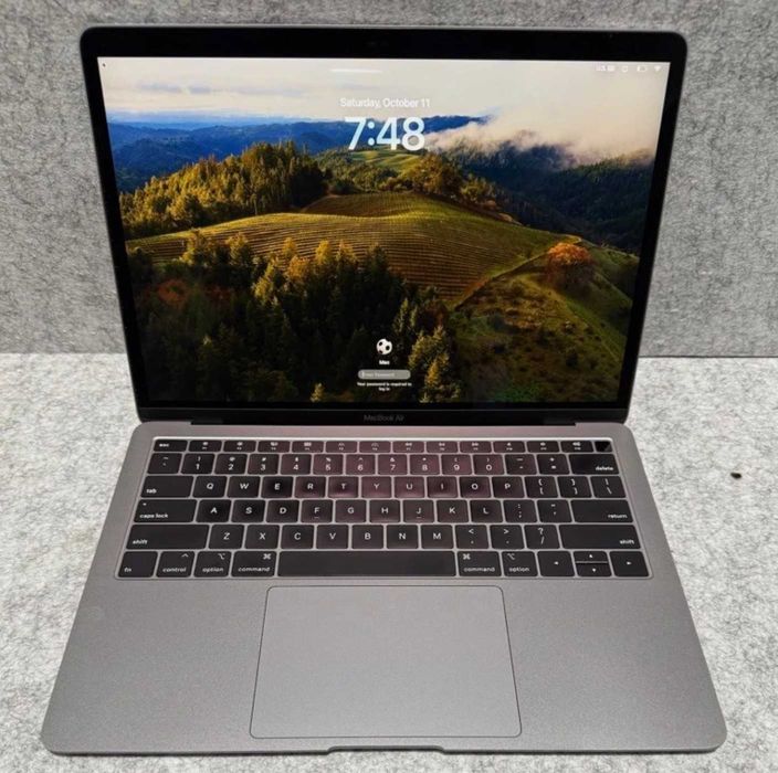 Apple Macbook 2019 8/256GB Ideal Holatda