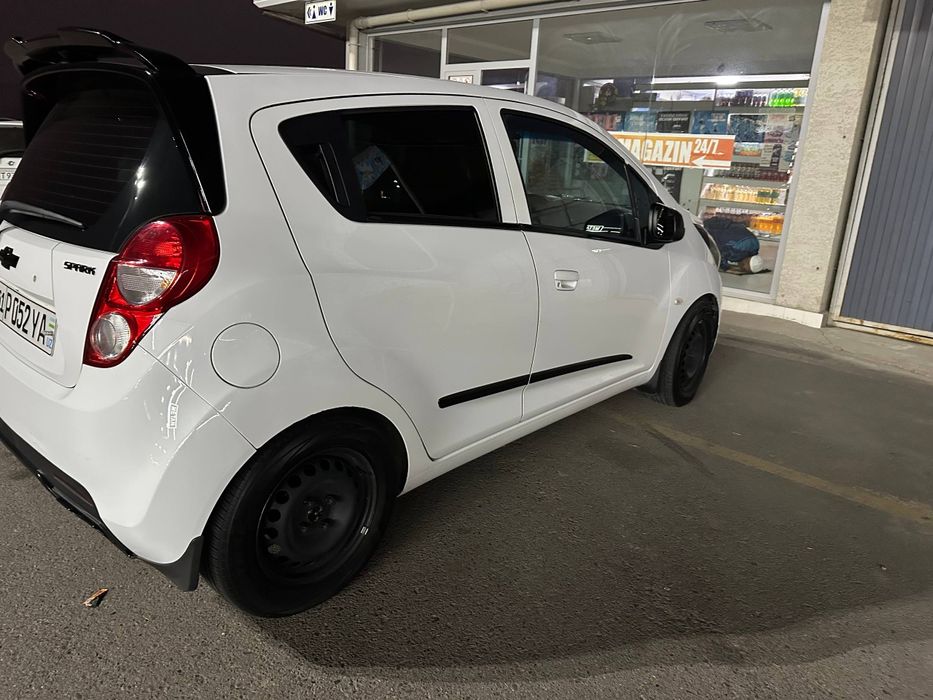 Продаётся Chevrolet Spark третья позиция