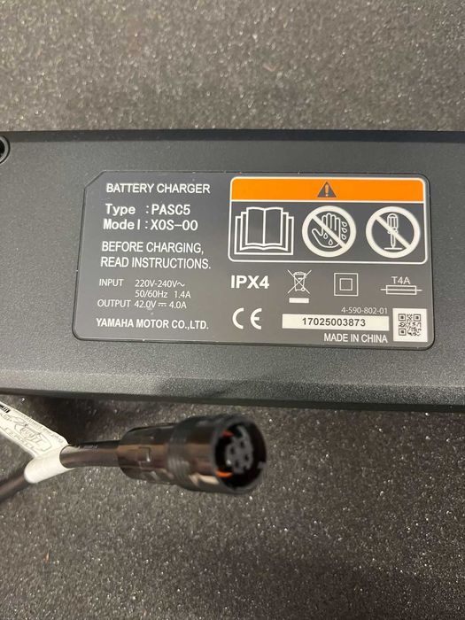 Yamaha 42V 4A 4pin charger PASC5/ Зарядно за електрически велосипед