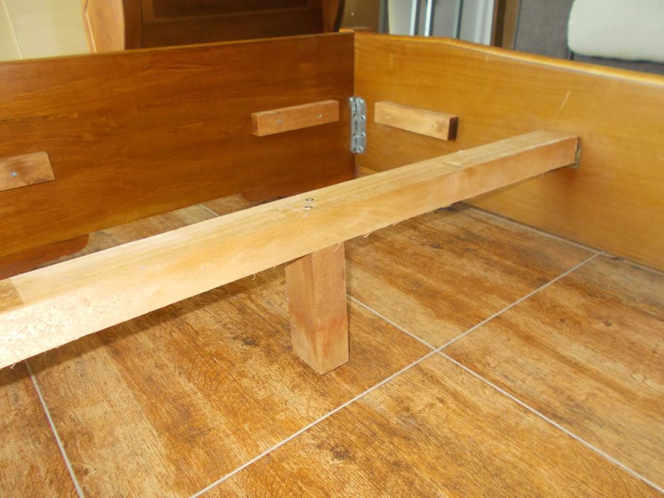 Легло с матрак масивно дърво - 2 броя