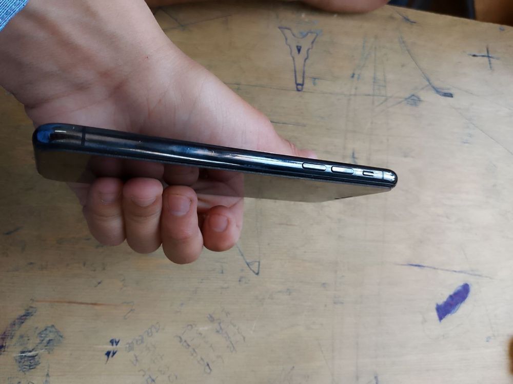 Iphone xs ajoyib holatda 64talik