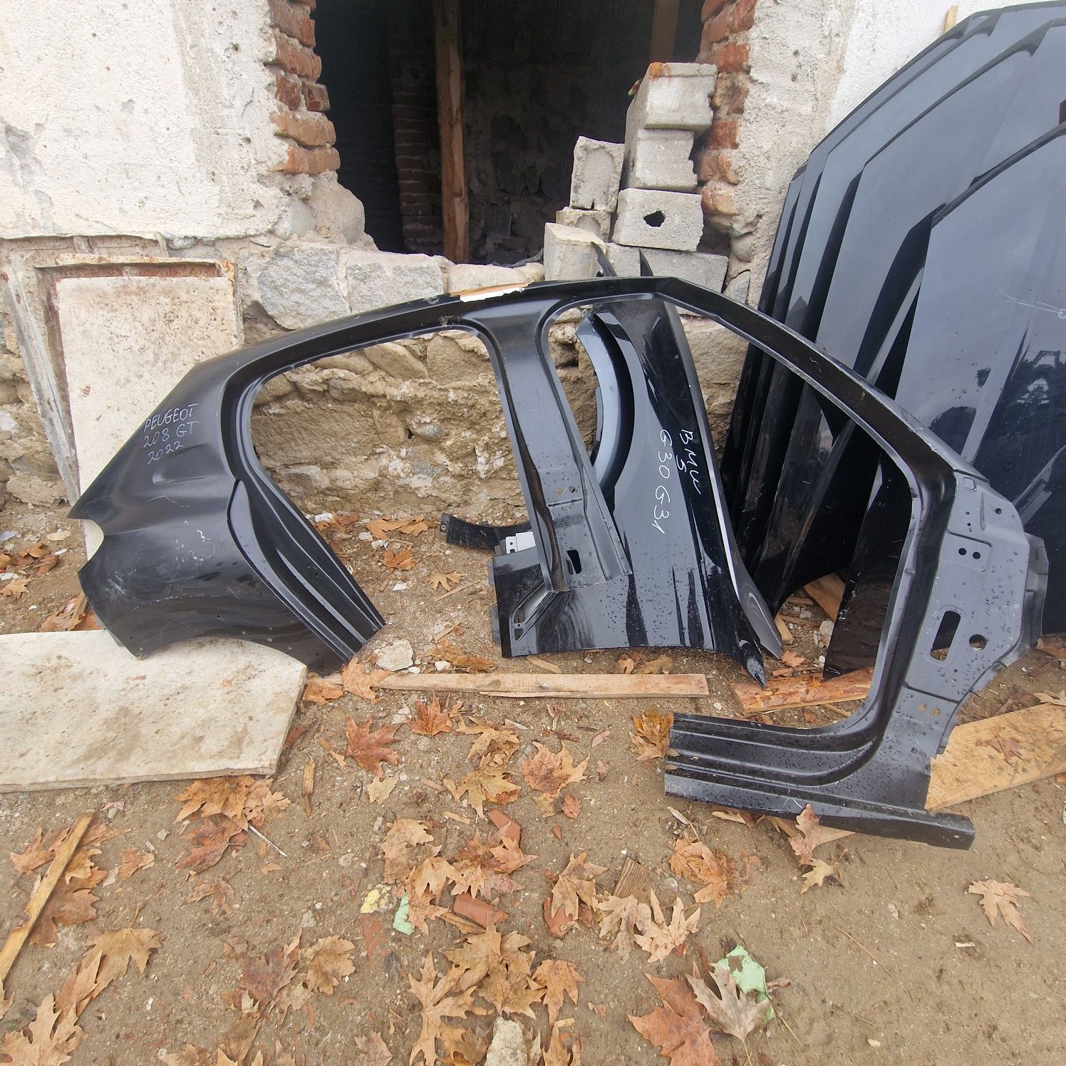 Peugeot 208 GT 2022 десен калник панел