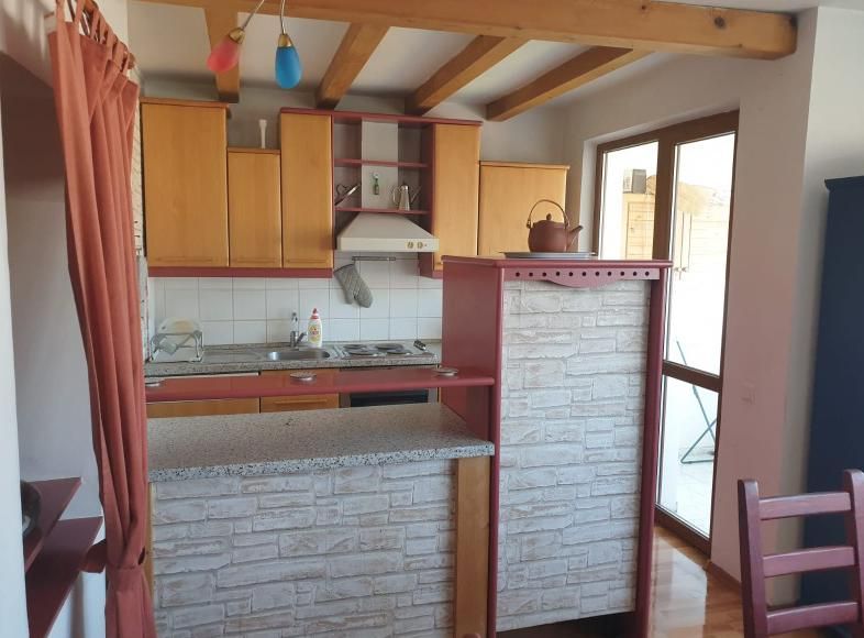 Дава се под наем Двустаен апартамент в Пловдив, Младежки Хълм - 100 кв.м за 300 € - Снимка #2