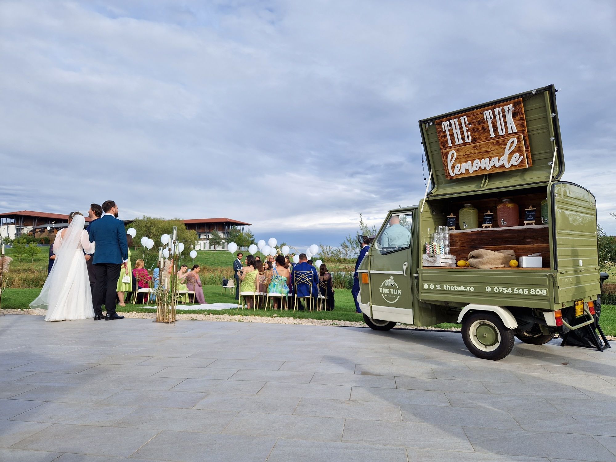 The Tuk - Lemonade bar | Cigar Bar | Prosecco bar |